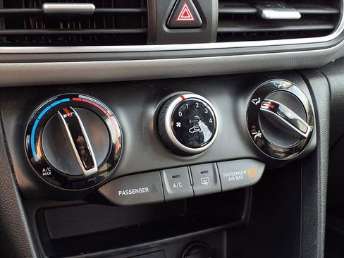 Used 2019 Hyundai Kona SE image 10