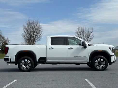 Used 2025 GMC Sierra 3500 Denali w/ Denali Reserve Package AWD/4WD image 8