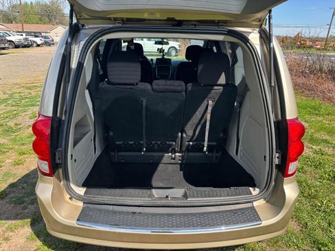 Used 2012 Dodge Grand Caravan American Value Package image 19
