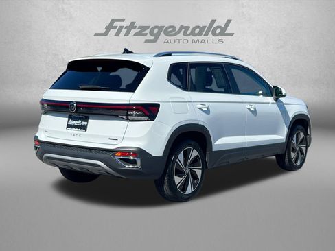 Used 2025 Volkswagen Taos SE AWD/4WD image 8