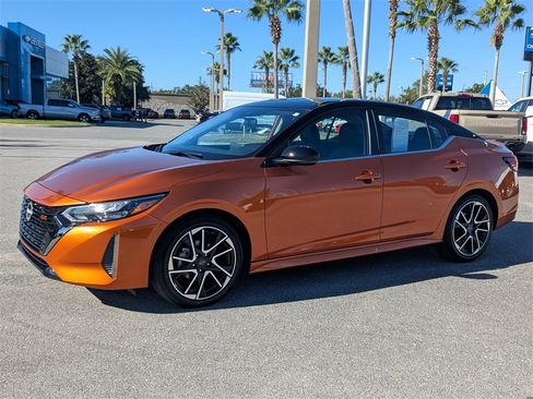 Used 2025 Nissan Sentra SR w/ SR Premium Package image 7