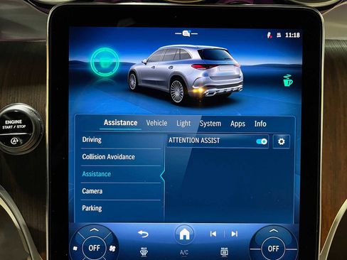 Used 2025 Mercedes-Benz GLC 300 4MATIC image 36