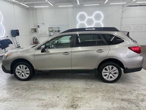 Used 2016 Subaru Outback 2.5i Premium image 5