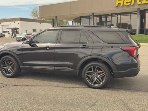 Used 2025 Ford Explorer ST-Line w/ ST-Line Street Pack AWD/4WD image 6