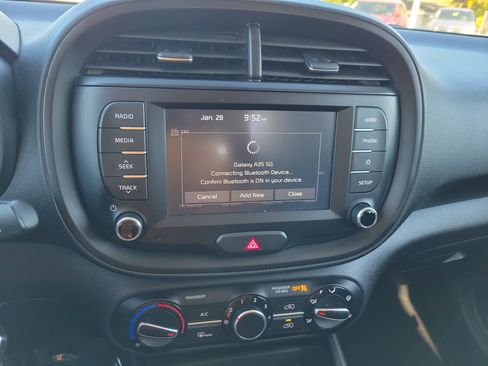 Certified 2020 Kia Soul LX image 21