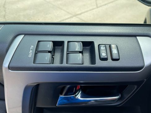 Used 2016 Toyota 4Runner SR5 AWD/4WD image 12