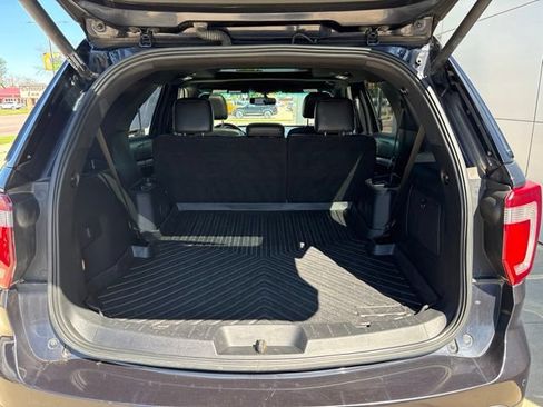 Used 2017 Ford Explorer XLT w/ Equipment Group 202A AWD/4WD image 14