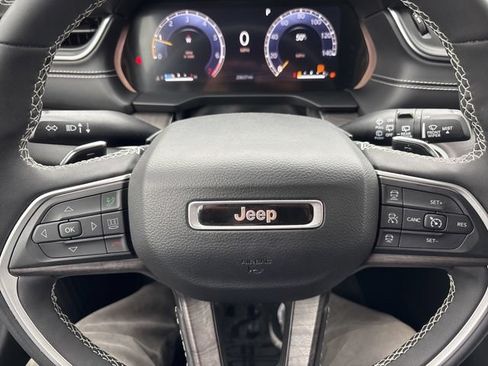 Used 2023 Jeep Grand Cherokee L Limited AWD/4WD image 23