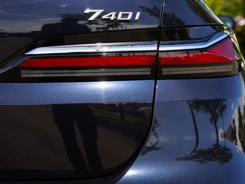 Used 2025 BMW 740i xDrive image 17