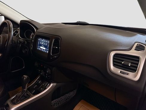Used 2019 Jeep Compass Latitude w/ Popular Equipment Group AWD/4WD image 29