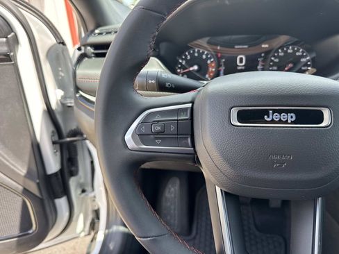 Used 2025 Jeep Compass Trailhawk AWD/4WD image 22