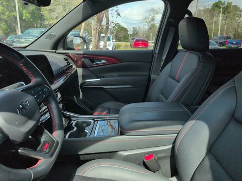 Certified 2024 Chevrolet Traverse RS image 2