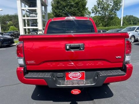 Used 2022 Toyota Tacoma TRD Off-Road w/ Technology Package AWD/4WD image 8