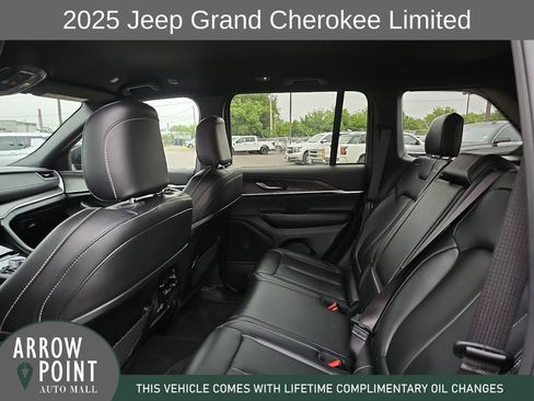 Used 2025 Jeep Grand Cherokee Limited AWD/4WD image 18