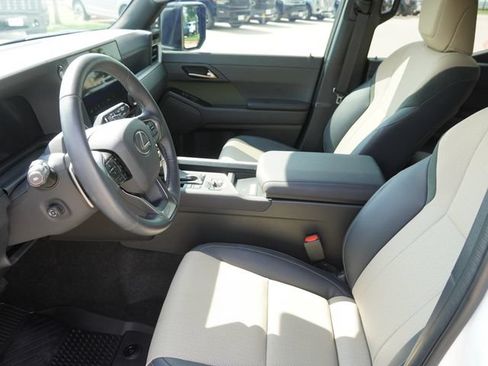 Used 2025 Lexus GX 550 AWD/4WD image 18