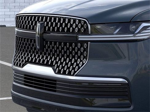 New 2026 Lincoln Navigator L Reserve AWD/4WD image 17