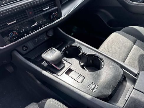 Used 2024 Nissan Rogue SV image 26