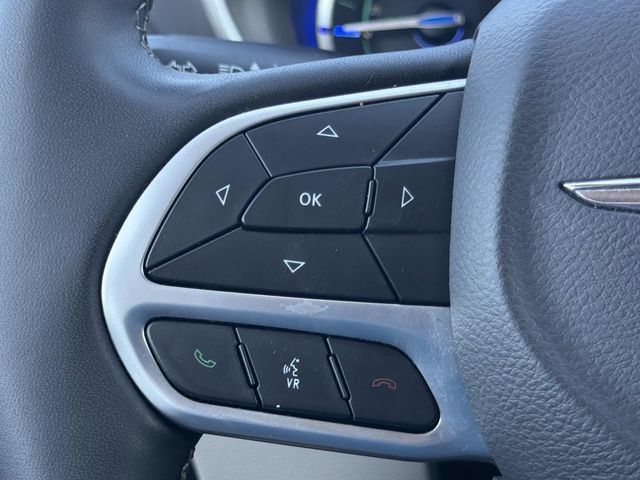 Used 2023 Chrysler Pacifica Touring-L FWD image 26