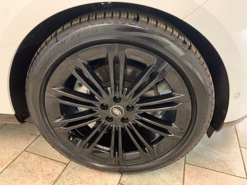 Used 2023 Land Rover Range Rover Long Wheelbase SE AWD/4WD image 13