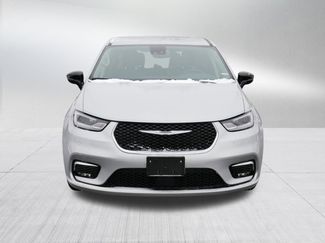 Used 2024 Chrysler Pacifica Touring-L video 2