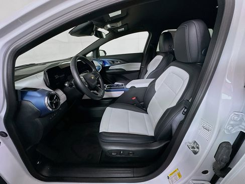 Used 2025 Chevrolet Equinox EV LT image 13