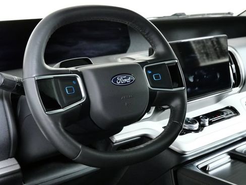 Certified 2025 Ford Expedition Active AWD/4WD image 19