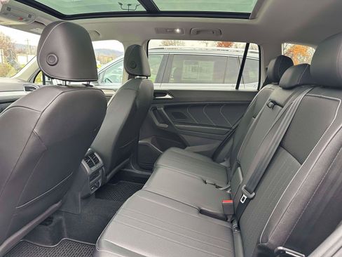 Certified 2023 Volkswagen Tiguan SE image 9