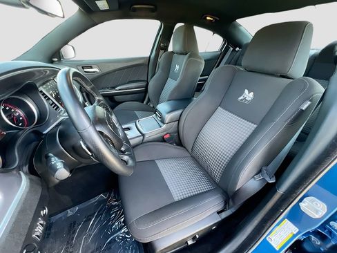 Used 2022 Dodge Charger Scat Pack w/ Driver Convenience Group RWD image 19