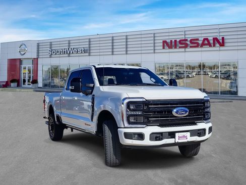 Used 2025 Ford F350 Platinum w/ FX4 Off-Road Package image 5