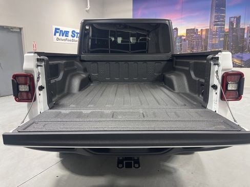 New 2025 Jeep Gladiator Rubicon w/ Convenience Group image 24