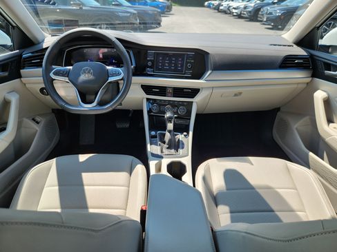 Used 2024 Volkswagen Jetta SE w/ Panoramic Sunroof Package FWD image 8