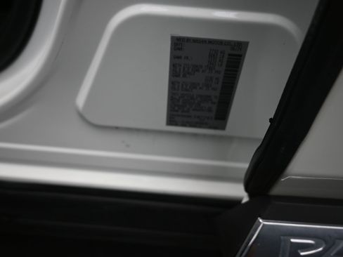 Used 2024 Nissan Pathfinder Platinum image 18