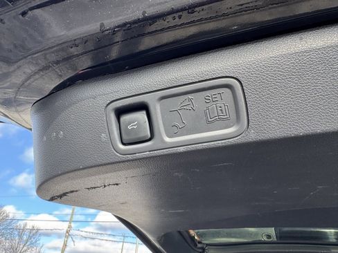 Used 2023 Ford Expedition XLT image 7