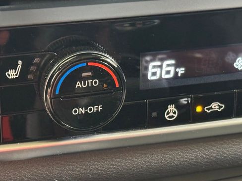 Used 2024 Nissan Rogue SV w/ SV Premium Package image 38