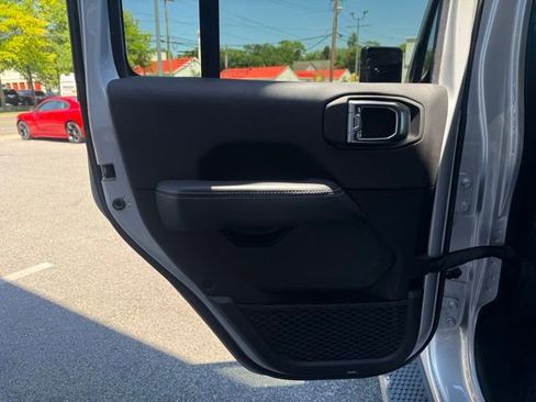 Used 2023 Jeep Wrangler Unlimited Sahara w/ Cold Weather Group AWD/4WD image 36