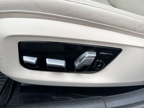 Used 2021 BMW M550i xDrive image 14