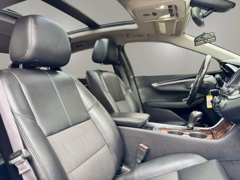 Used 2015 Chevrolet Impala LT w/ Convenience Package image 21