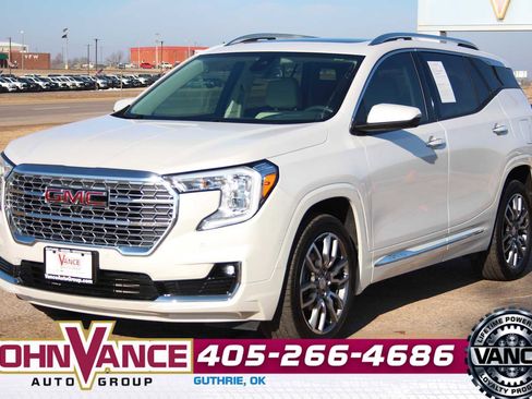 Used 2022 GMC Terrain Denali w/ Denali Premium Package image 3