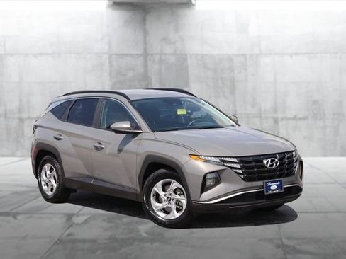 Used 2024 Hyundai Tucson SEL FWD image 2