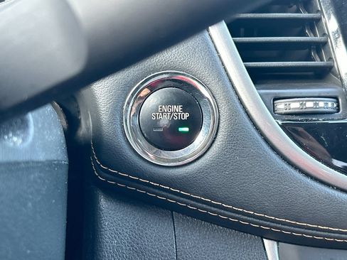 Used 2019 Chevrolet Trax LT w/ LT Convenience Package FWD image 17