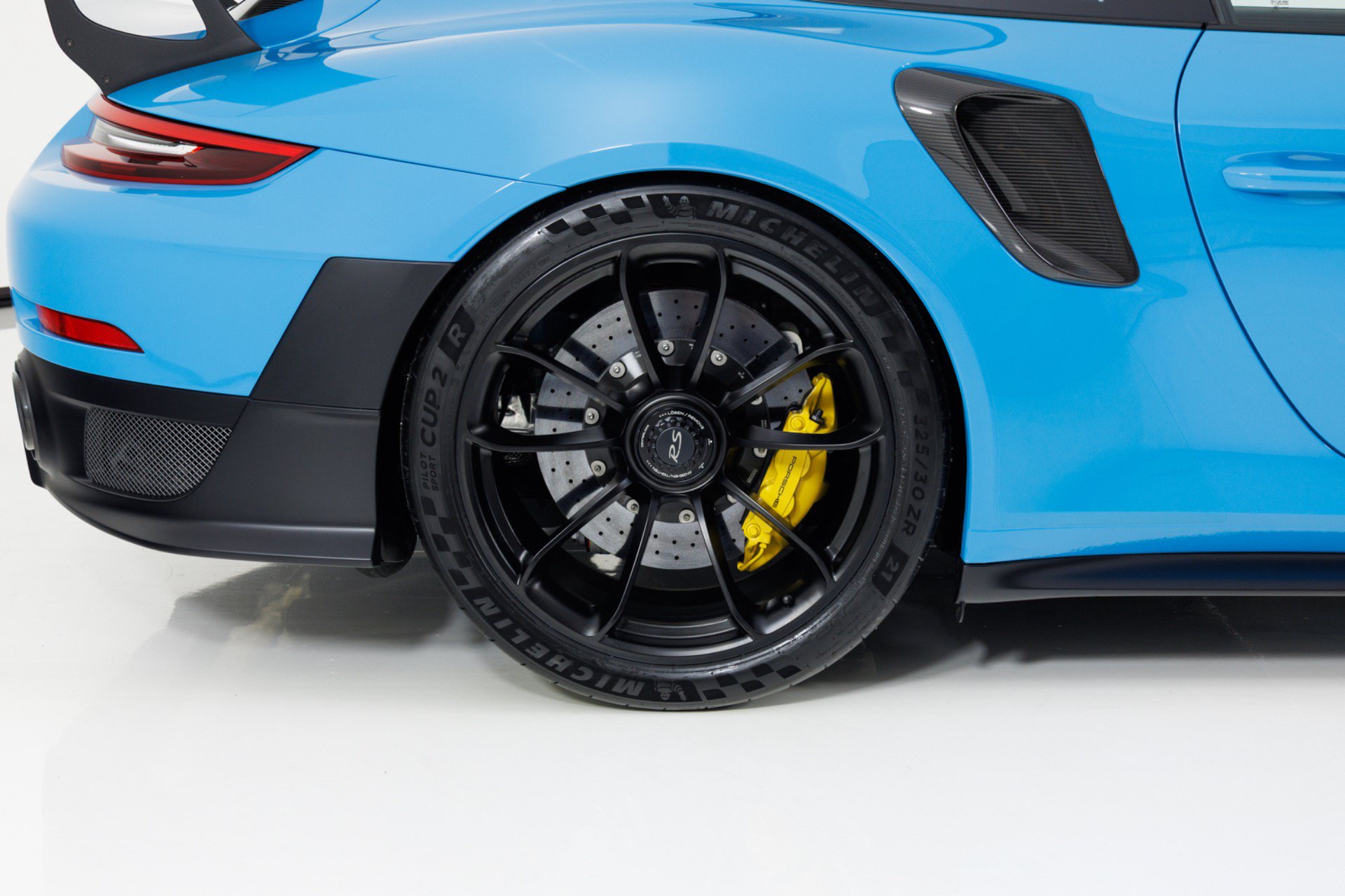 Used 2019 Porsche 911 GT2 RS RWD image 12