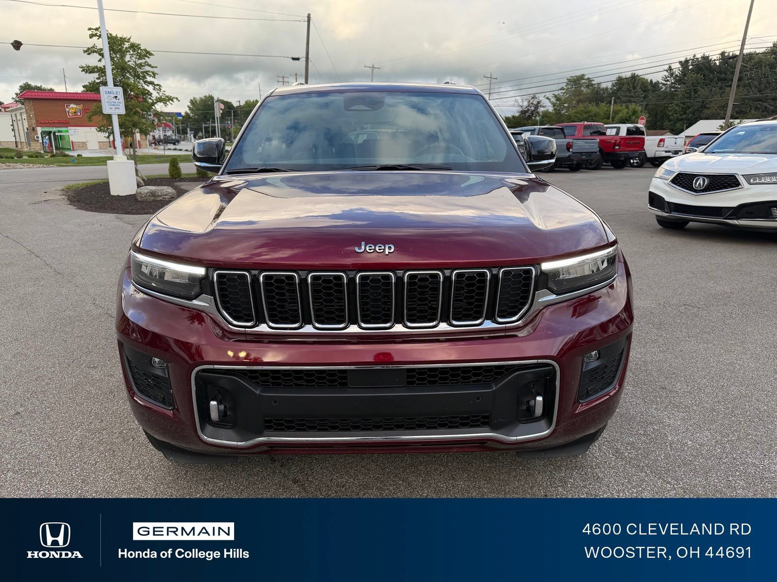 Used 2023 Jeep Grand Cherokee Overland AWD/4WD image 2