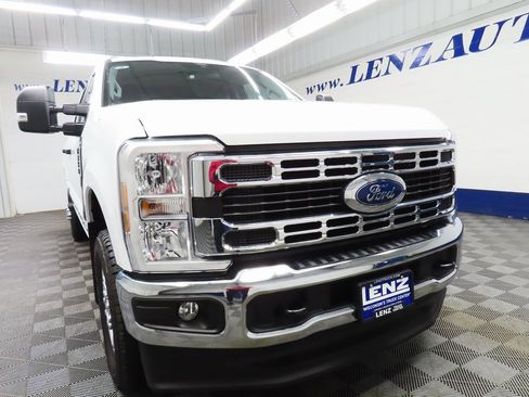 Used 2025 Ford F350 XLT image 3