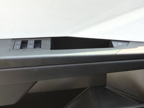 Used 2024 Tesla Cybertruck AWD Crew Cab image 11