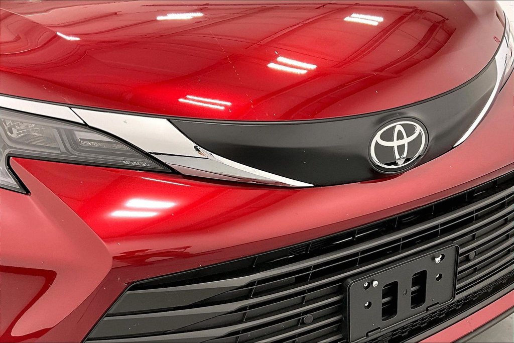 Used 2026 Toyota Sienna XLE FWD image 35
