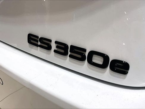 New 2026 Lexus ES 350e FWD image 8