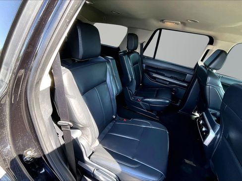 Used 2024 Ford Expedition XLT AWD/4WD image 17