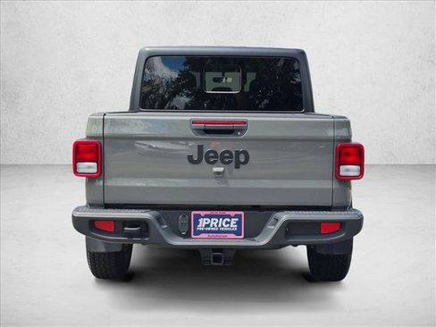 Used 2023 Jeep Gladiator Sport AWD/4WD image 7