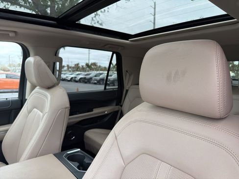 Used 2024 Ford Expedition Limited image 10