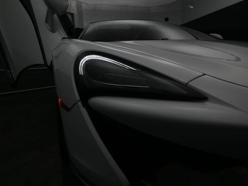 Used 2019 McLaren 570S Spider image 19